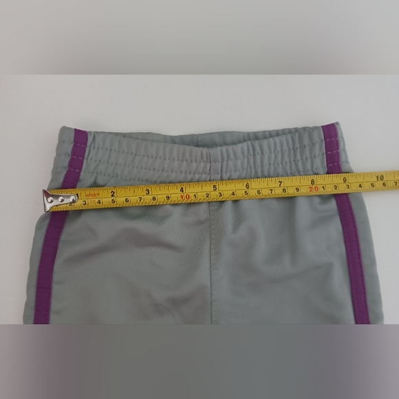 Puma toddler girl's tracksuit, includes a zip-up jacket and matching pants. - Picture 6 of 13